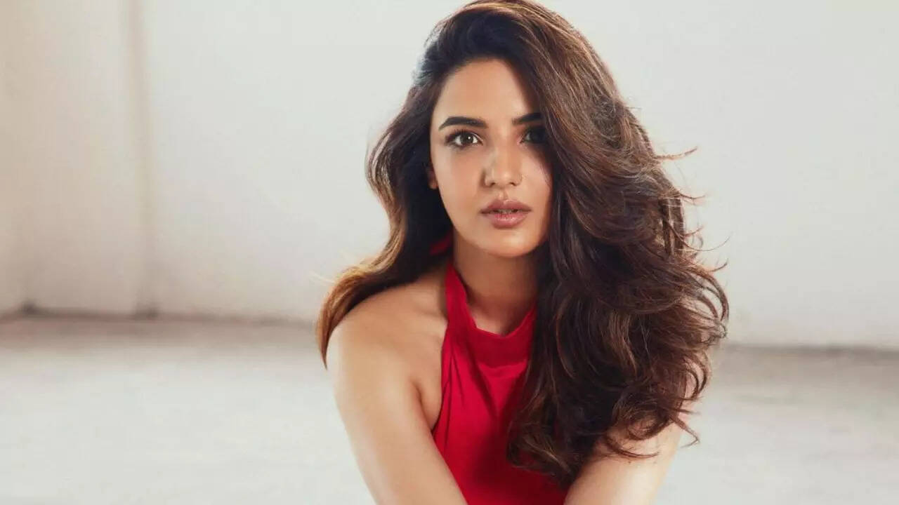 Jasmin Bhasin to make Bollywood debut soon