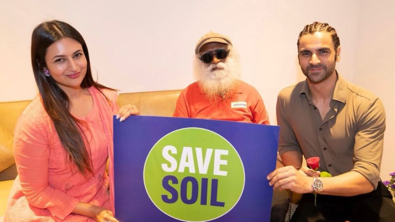 Divyanka Tripathi and Vivek Dahiya with Sadhguru