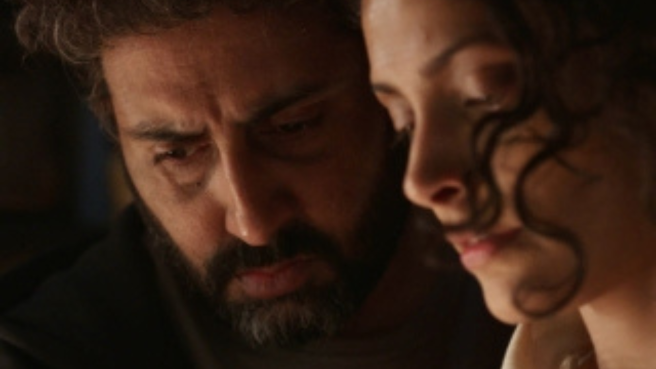 Abhishek-Sayami in Ghoomer