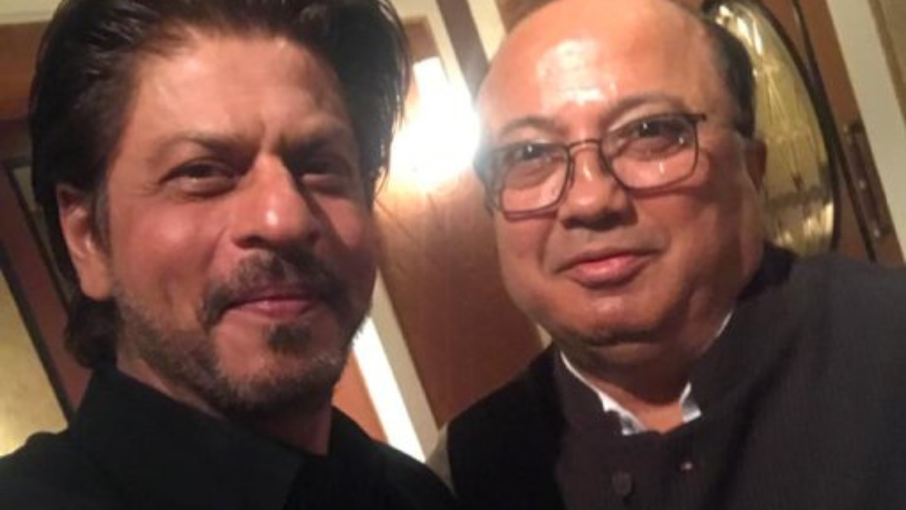 Shah Rukh with his fan