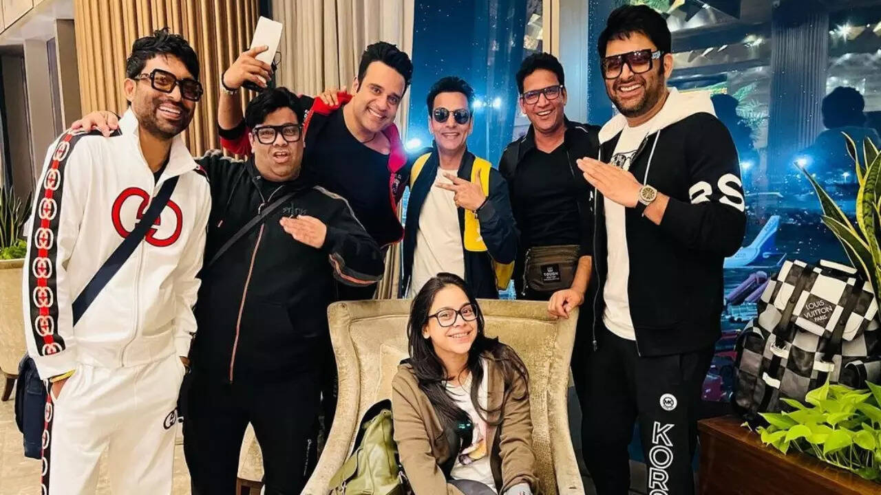 The Kapil Sharma Show team poses together before leaving for Canada; Chandan Prabhakar's stylish avatar is all netizens can focus on