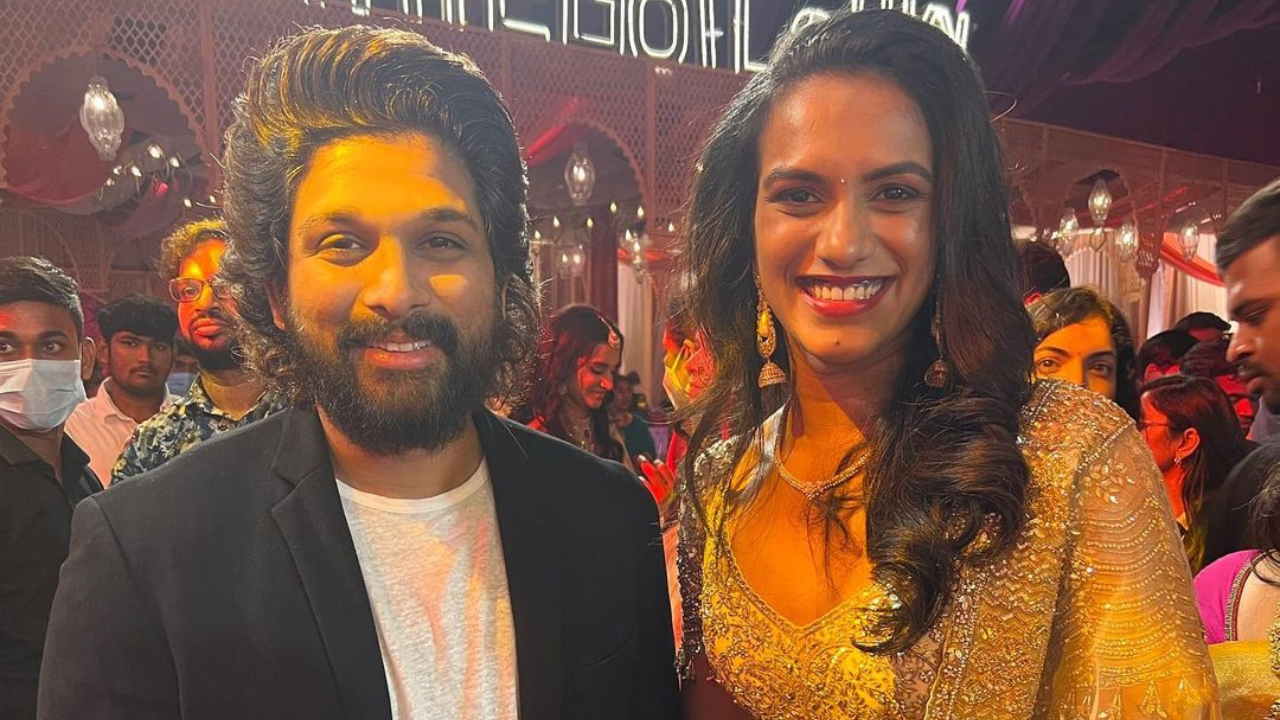 Pushpa star Allu Arjun snapped with ace shuttler PV Sindhu