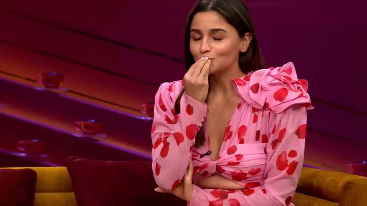 Alia Bhatt's Koffee With Karan 7 outfit