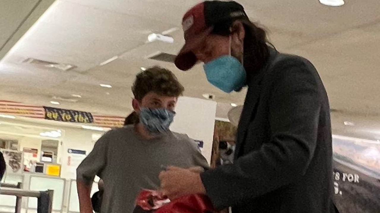 Keanu Reeves 'happily' responds to fan's rapid-fire questions at NYC airport