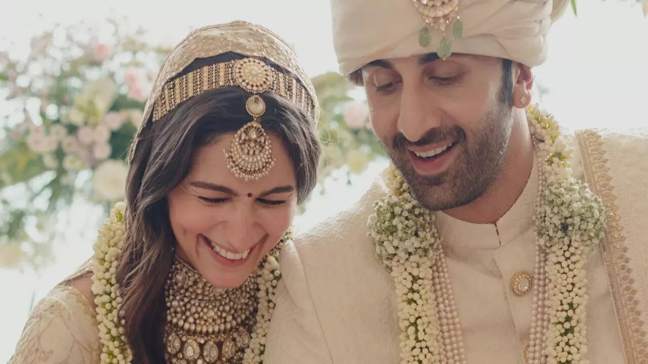 Ranbir Kapoor jokes about wife Alia Bhatt's 'bad luck': 'Did Kalank, Sadak 2 and then married...' - WATCH