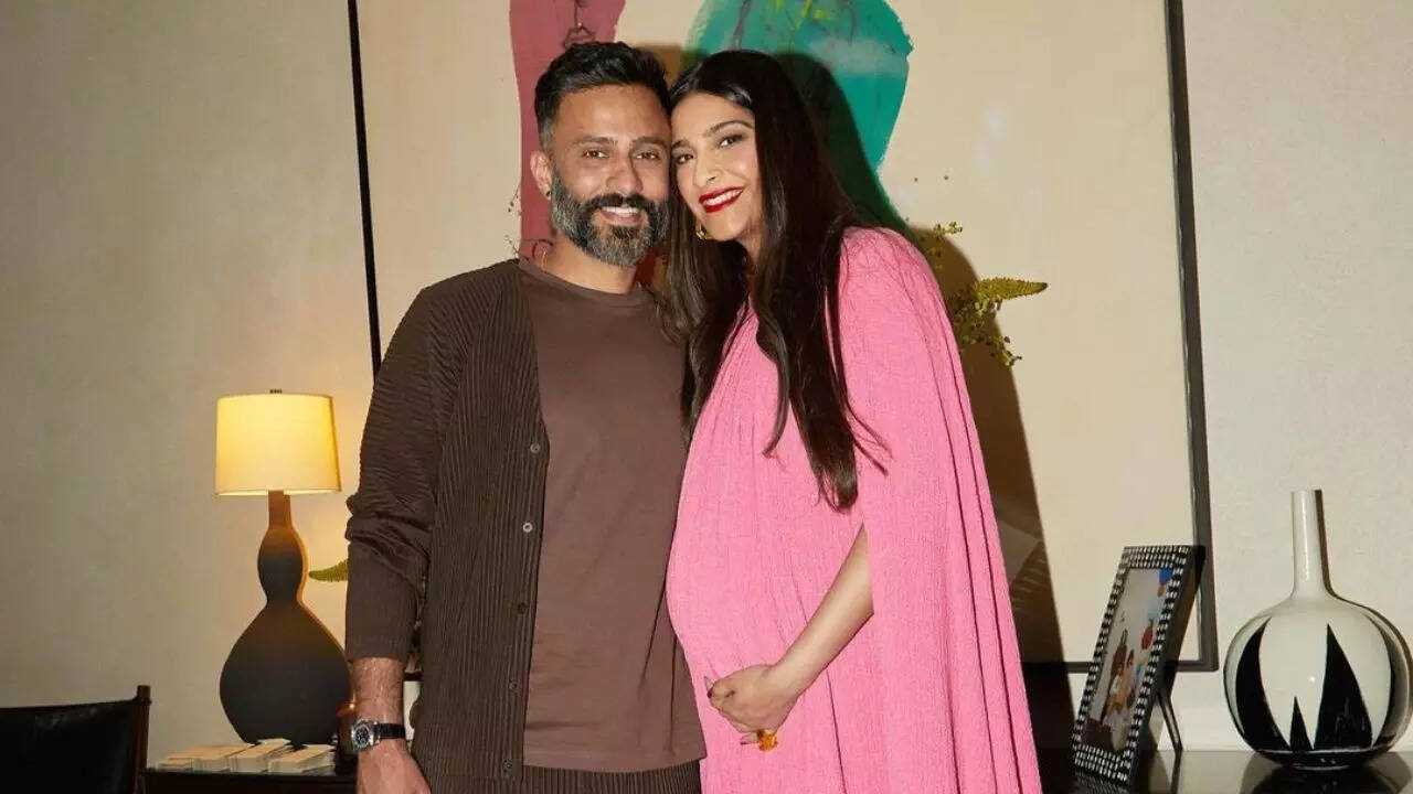 Sonam Kapoor, Anand Ahuja to have a starry baby shower back home?