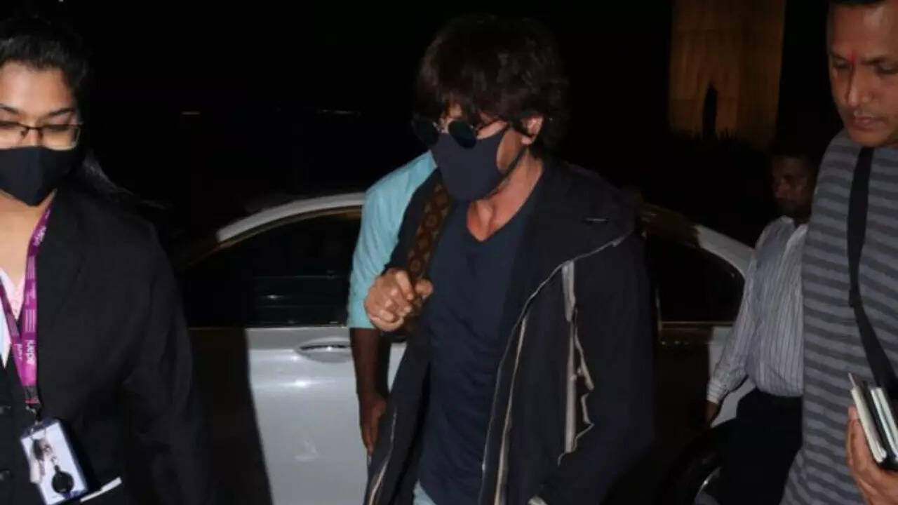 Shah Rukh Khan at the airport