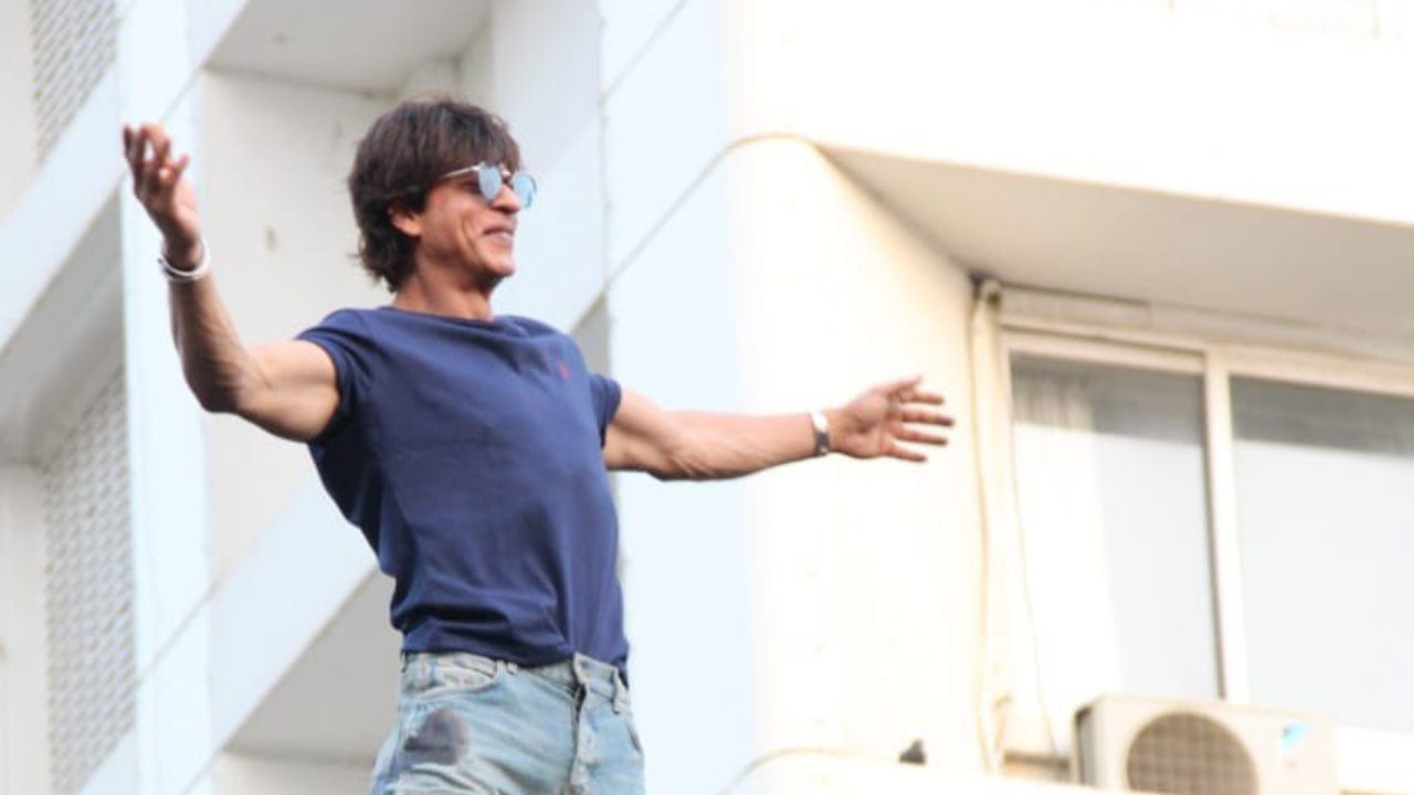 Shah Rukh Khan spotted in London while shooting for Rajkumar Hirani's Dunki