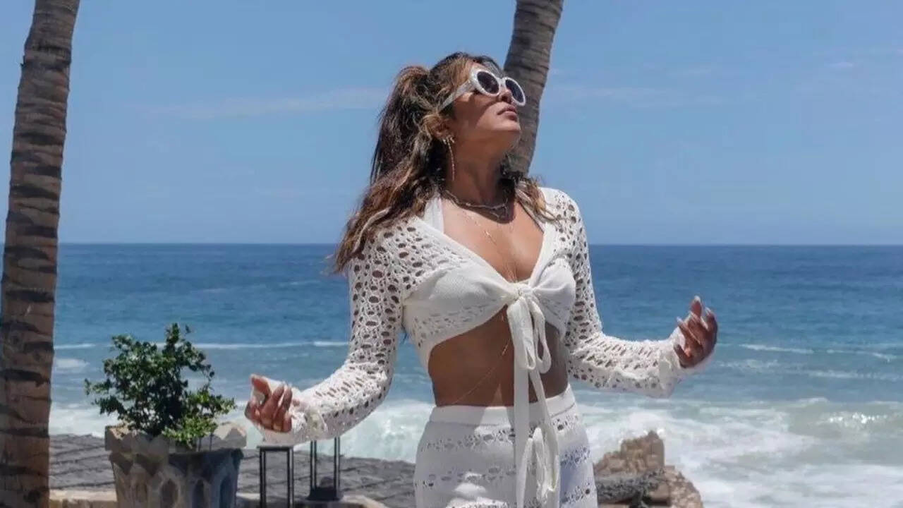 Priyanka Chopra picks all-white outfit worth Rs 11k for Mexico birthday celebrations with her squad - see pics