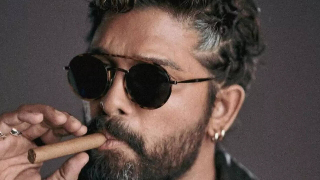 Allu Arjun's pic with cigar goes viral