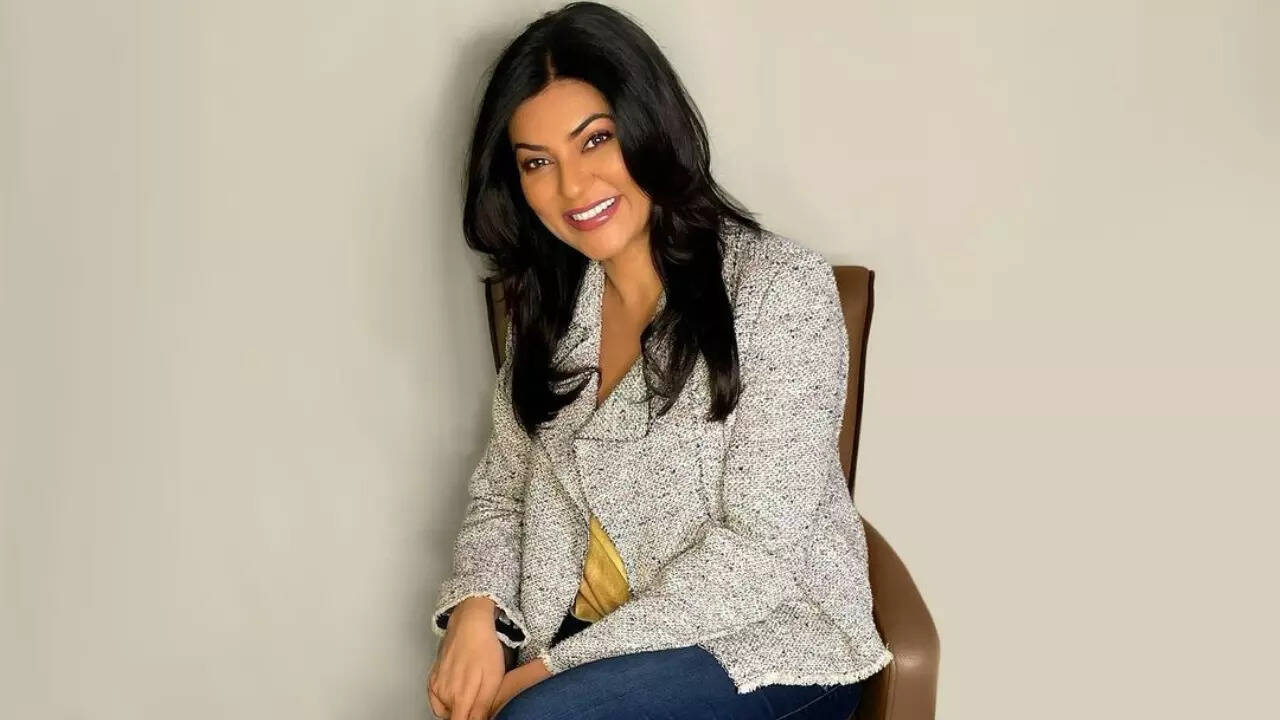 Sushmita Sen gets special surprise as she returns home