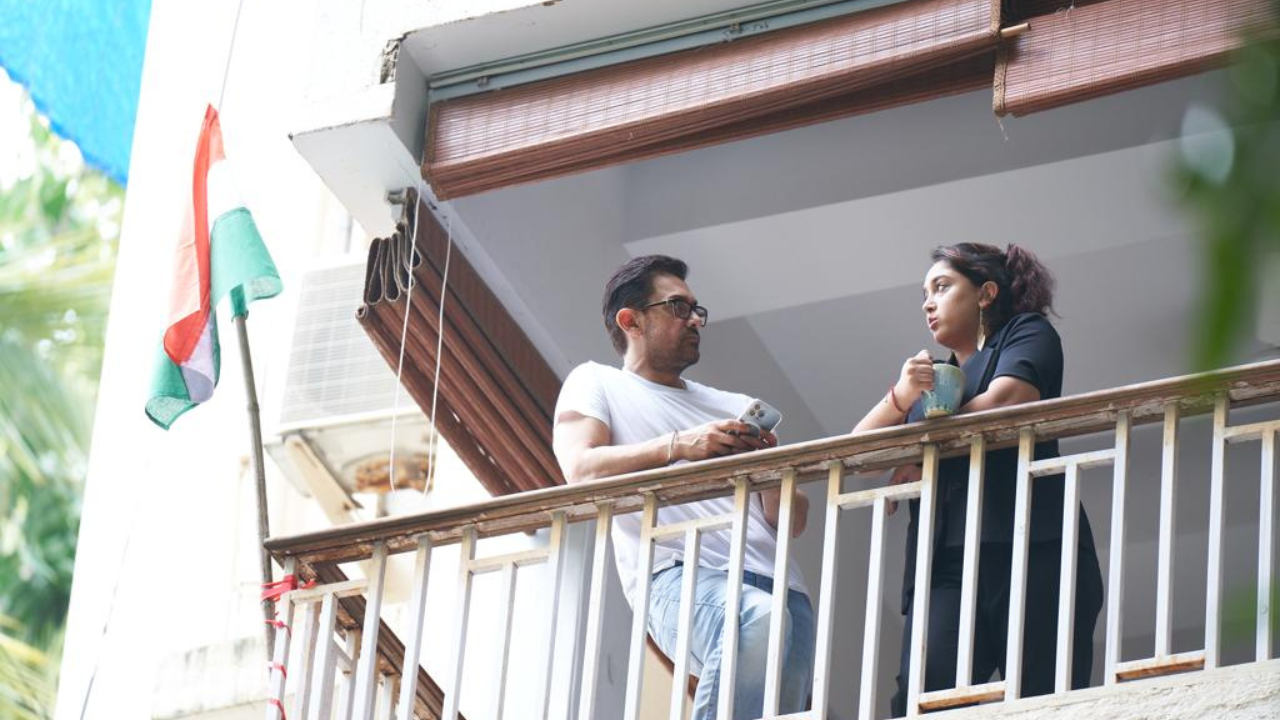 Aamir Khan spotted at home balcony with daughter Ira