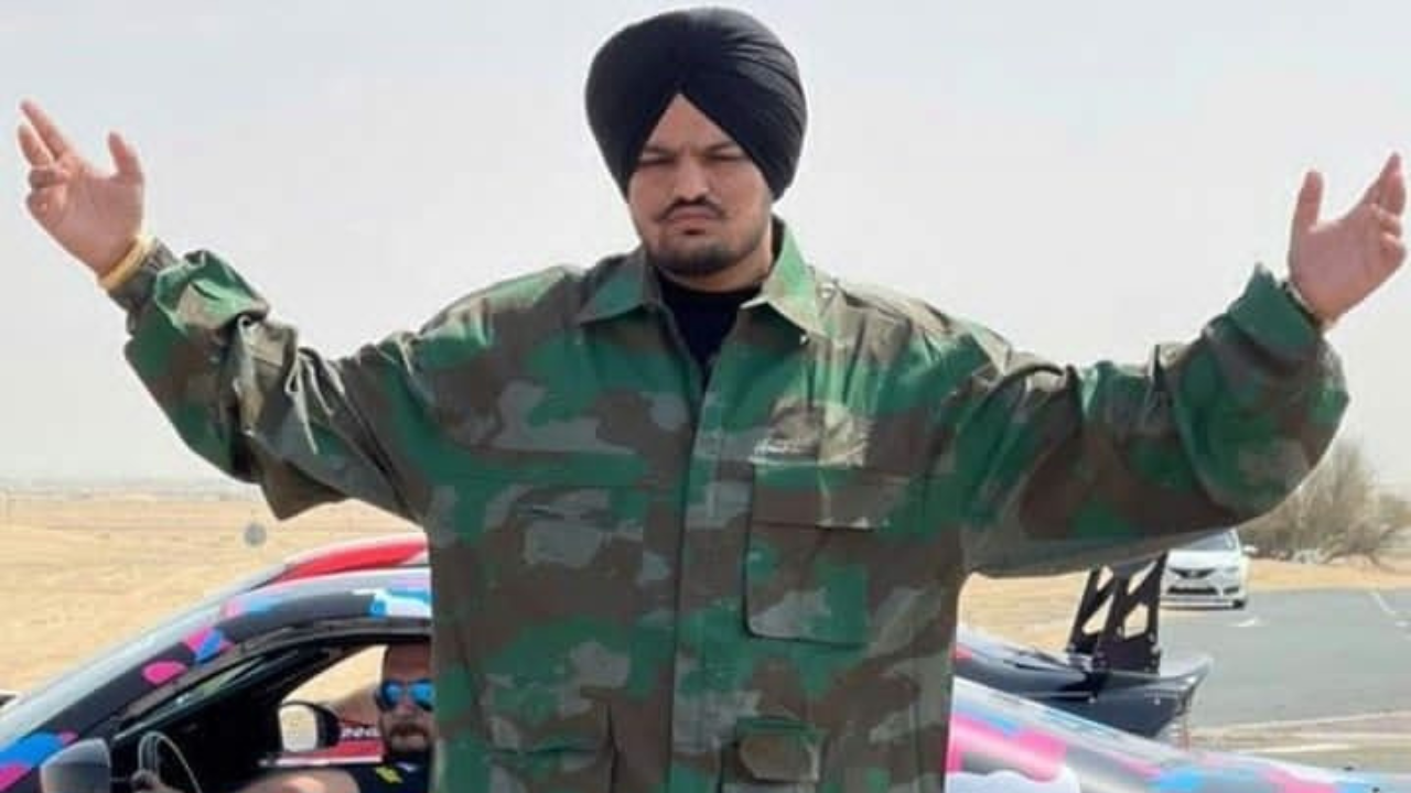 Sidhu Moose Wala's father alleges involvement of 'close friends' in rapper's murder