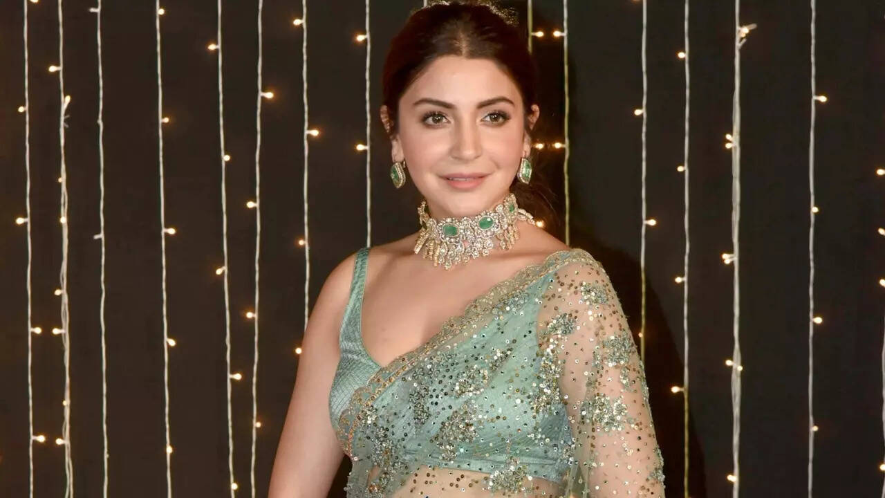 Anushka Sharma approved ways to wear green for Independence Day gathering