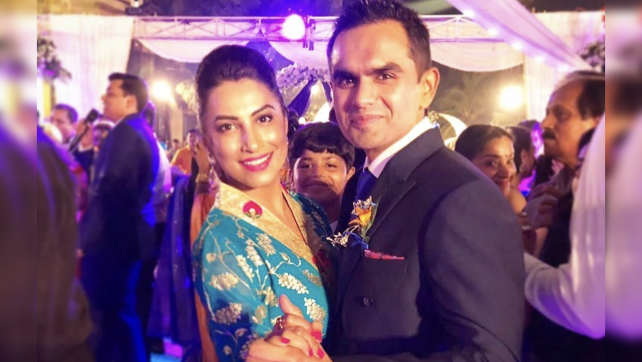 Sameer Wankhede and his wife