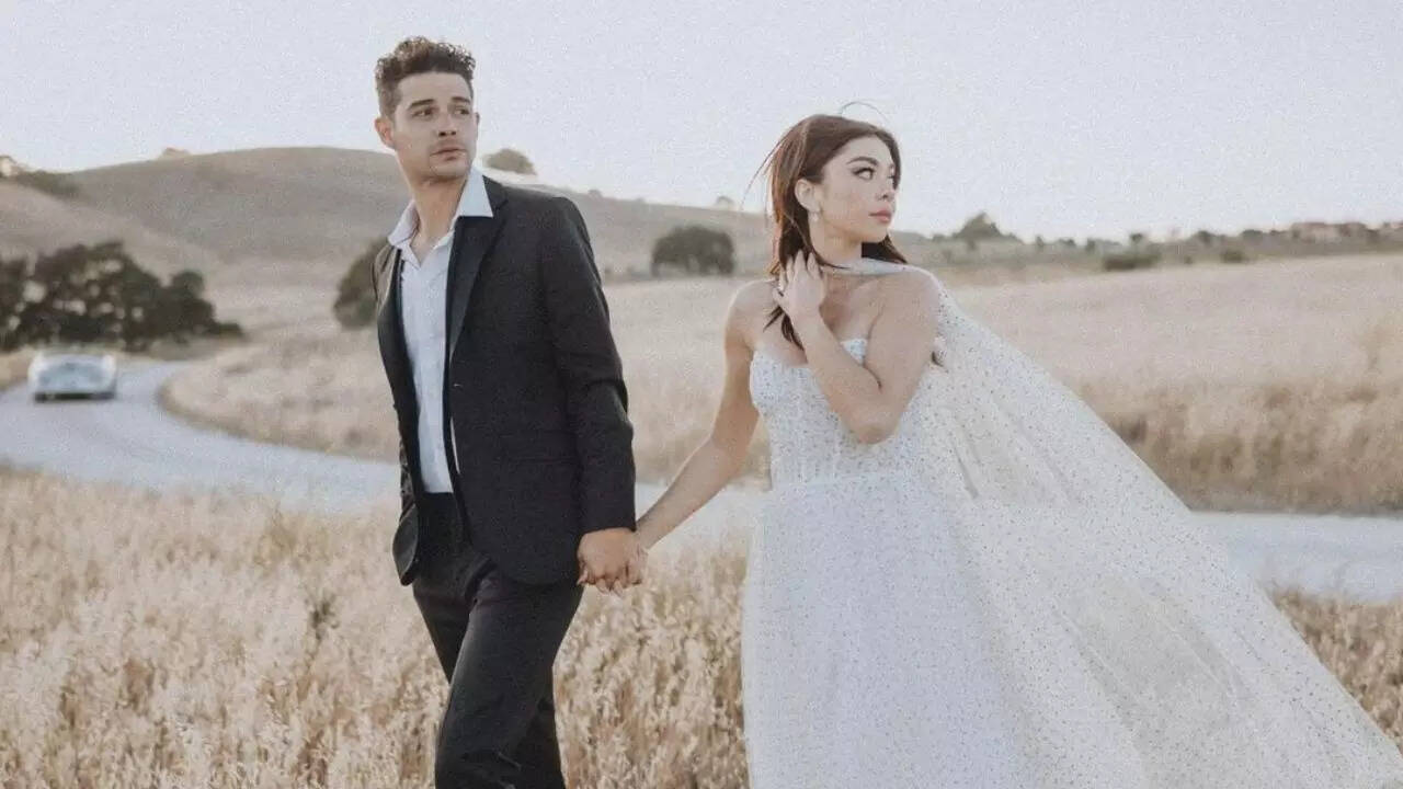 Sarah Hyland marries Wells Adams