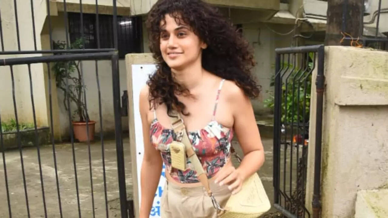 Taapsee Pannu completes off-duty look with triangle bag worth Rs 1.8 lakh as she steps out for a saloon session