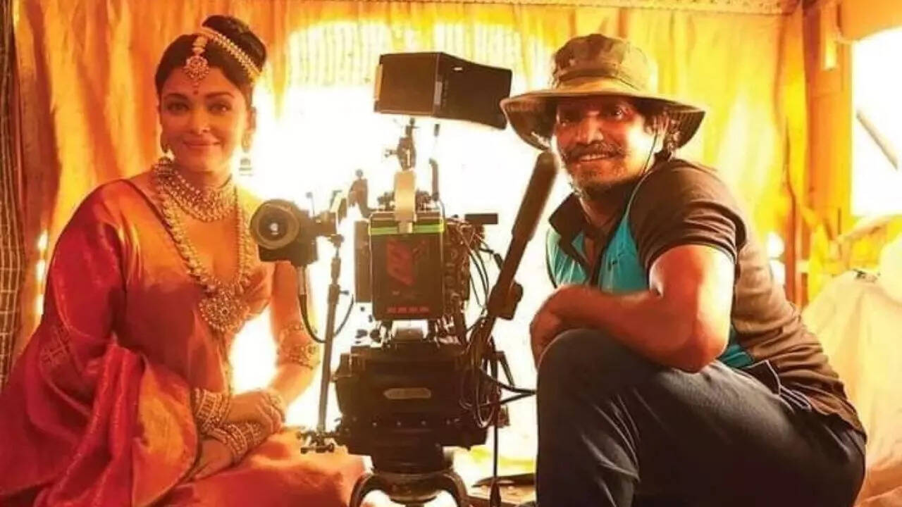 Aishwarya Rai Bachchan looks beyond royal in BTS photo from Ponniyin Selvan