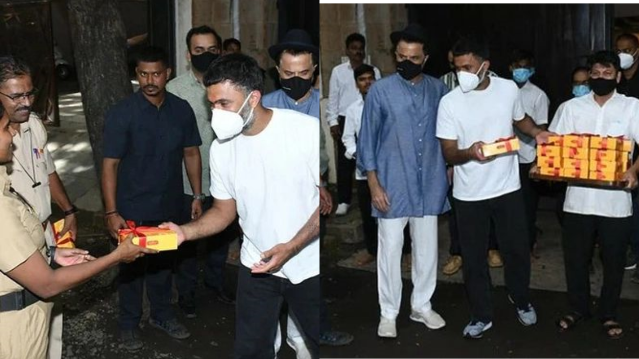 Anand Ahuja distributes sweets