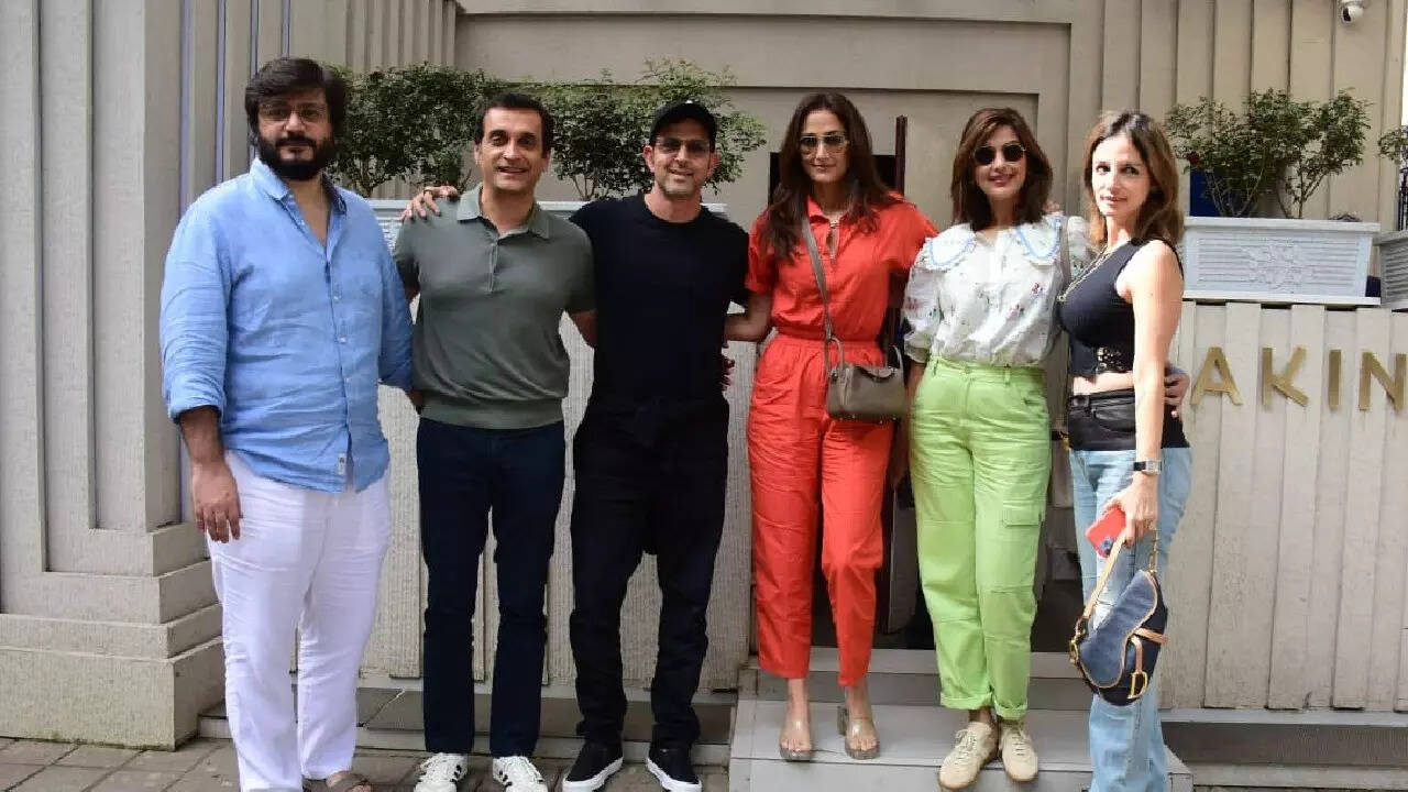 Hrithik and Sussanne with Sonali Bendre and others