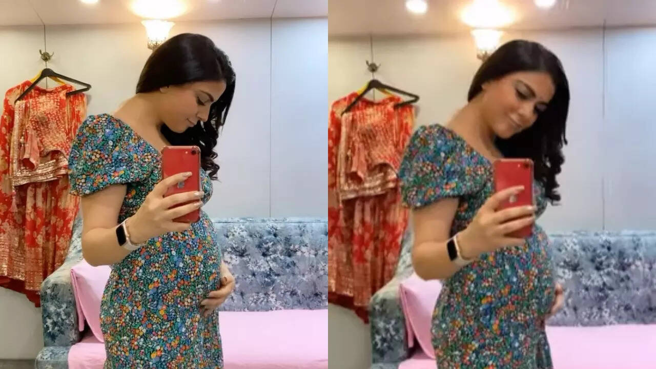 Shraddha Arya flaunts 'baby bump'