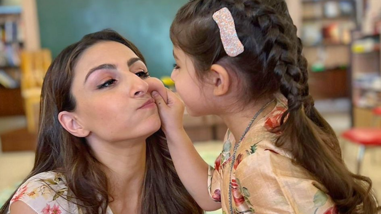 Soha and Inaaya