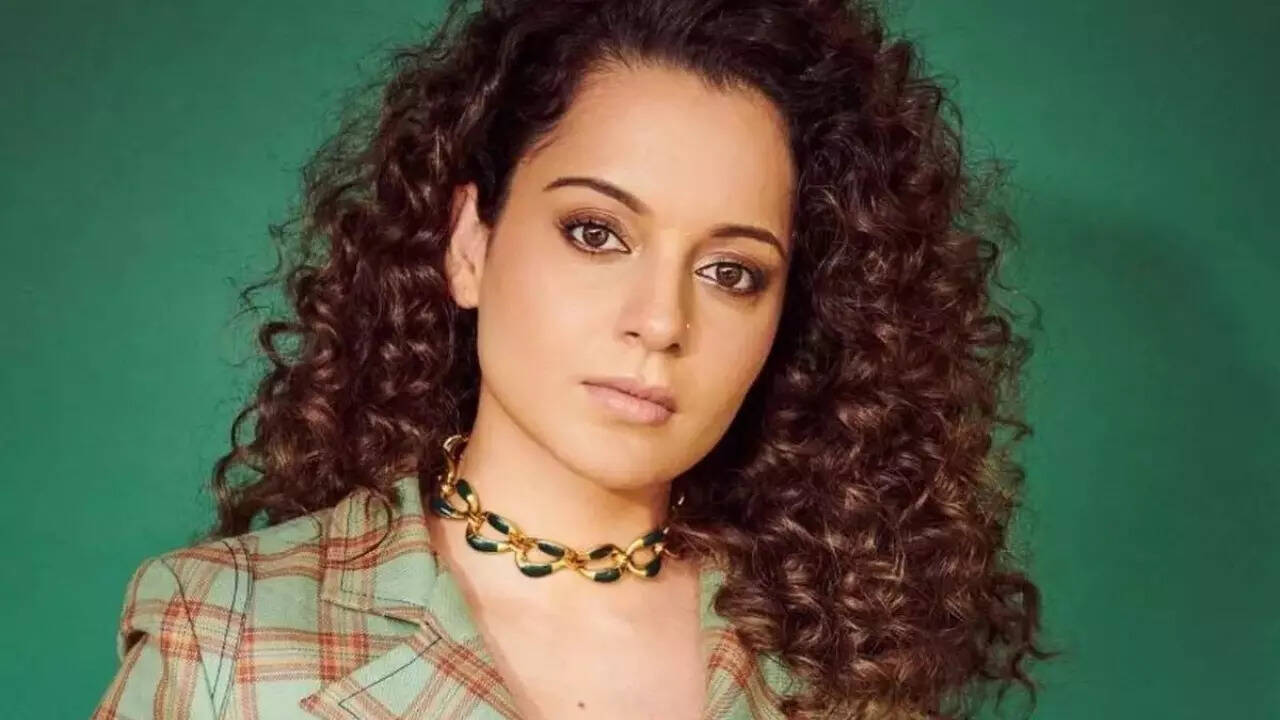 Kangana Ranaut takes a jibe at Mahesh Bhatt