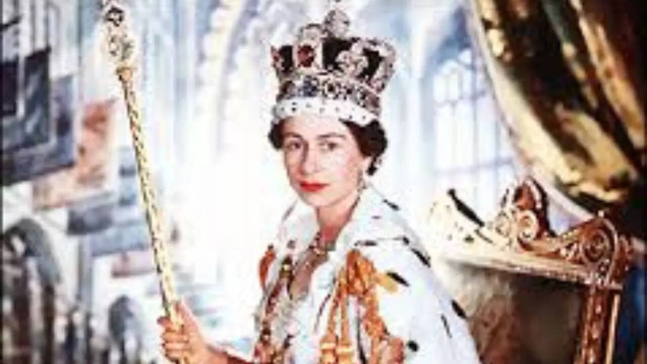 Queen Elizabeth crown and tiara