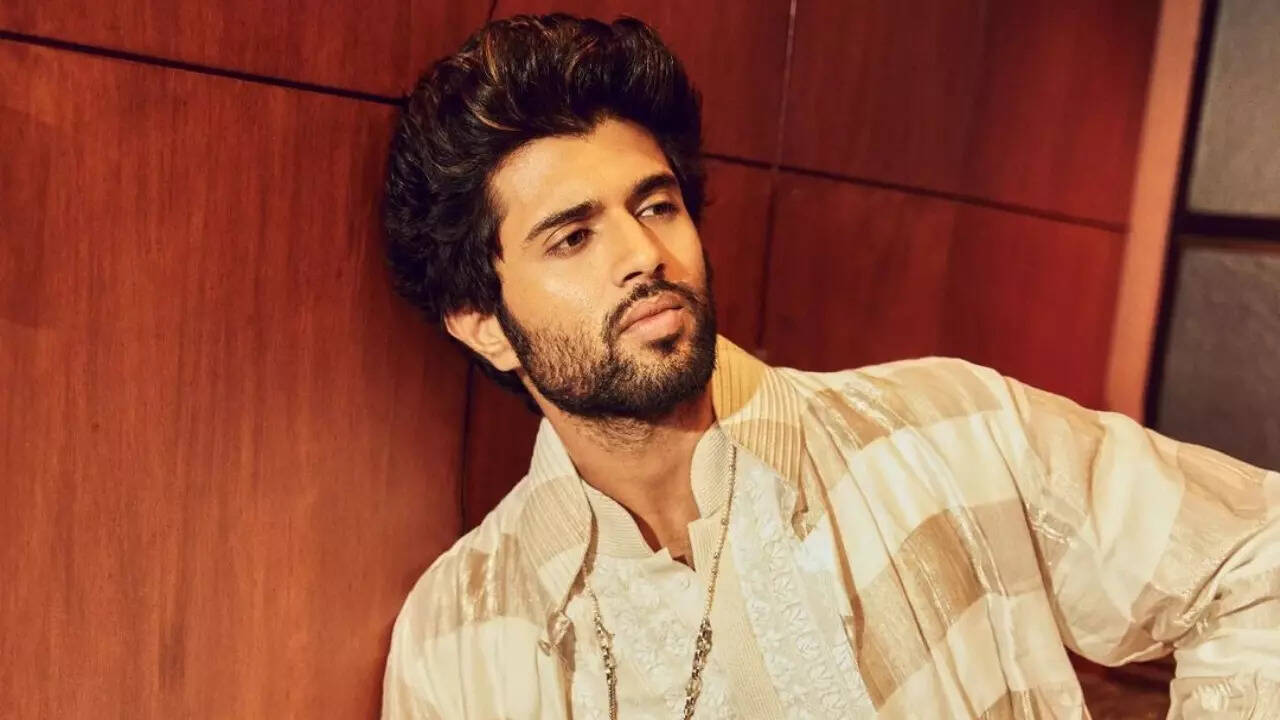 Vijay Deverakonda shares FIRST post on Instagram after Liger box office failure; fans say, 'Missed you, bujji kanna'