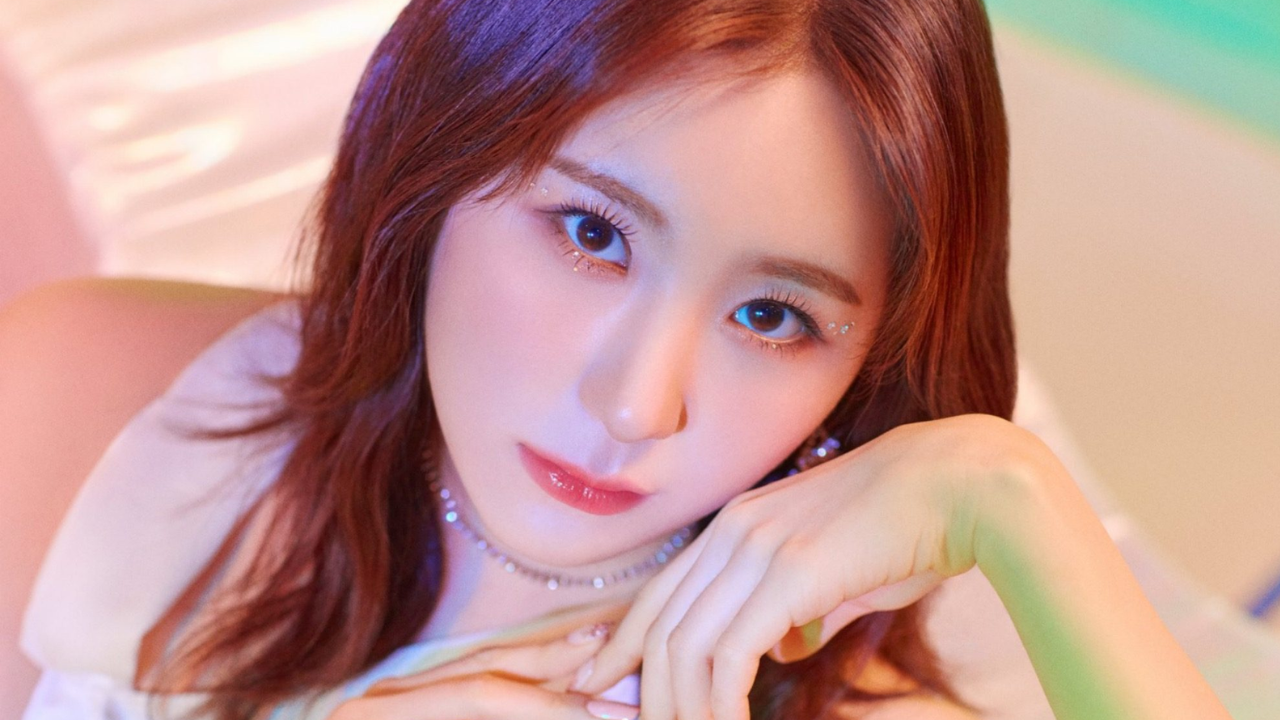 Former IZ*ONE's Lee Chaeyeon