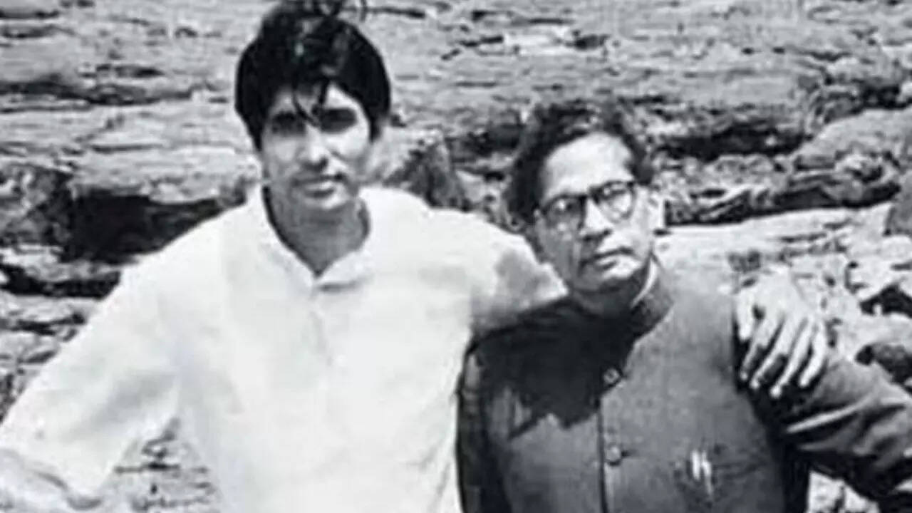 Amitabh Bachchan with his father