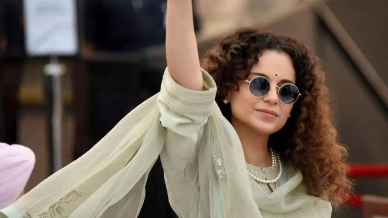 Kangana Ranaut lauds Ajay Devgn