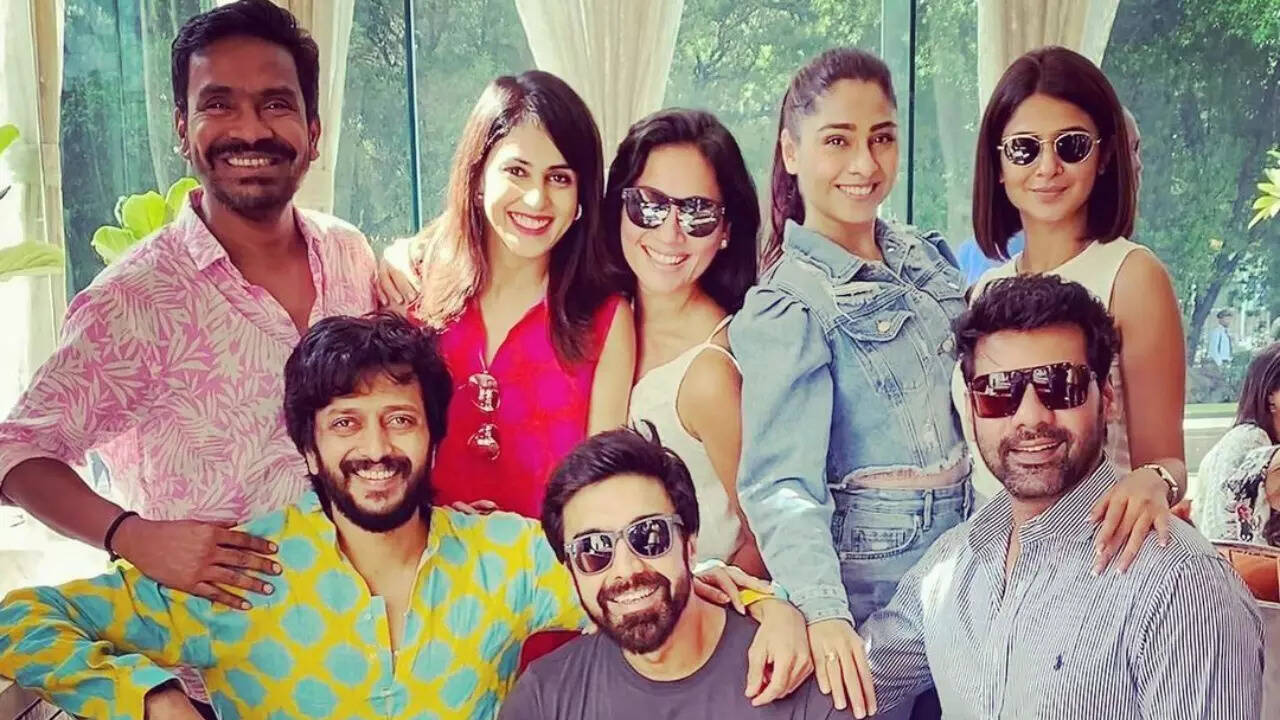 Jennifer Winget  spends time with good friends Shabir Ahluwalia, Ritesh Deshmukh and others