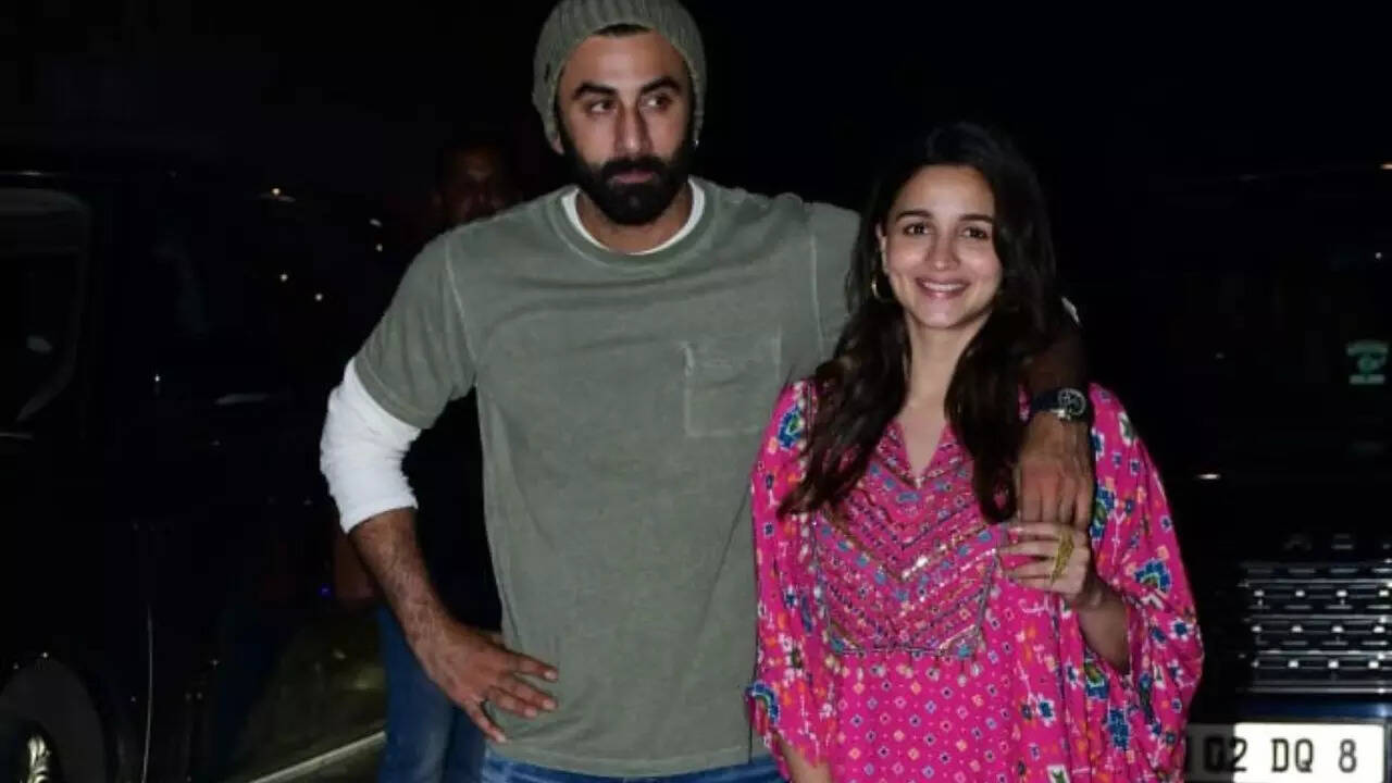 Alia Bhatt, Ranbir Kapoor get papped