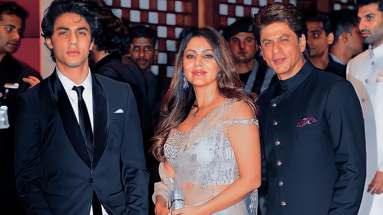 Aryan Khan, Gauri Khan, Shah Rukh Khan