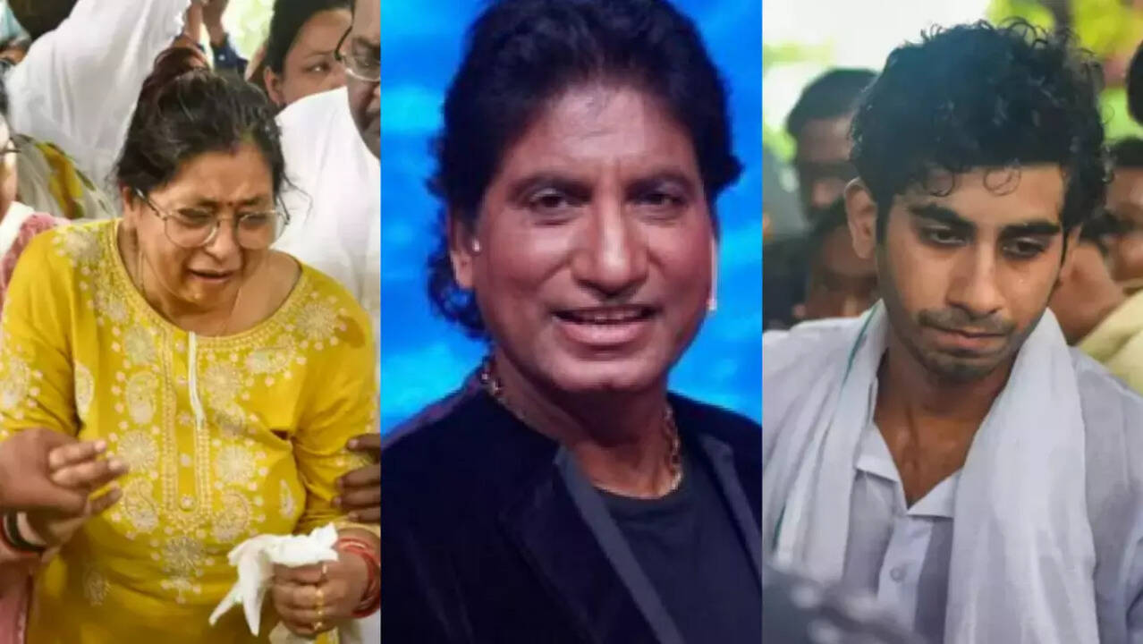 Family members at Raju Srivastava's funeral