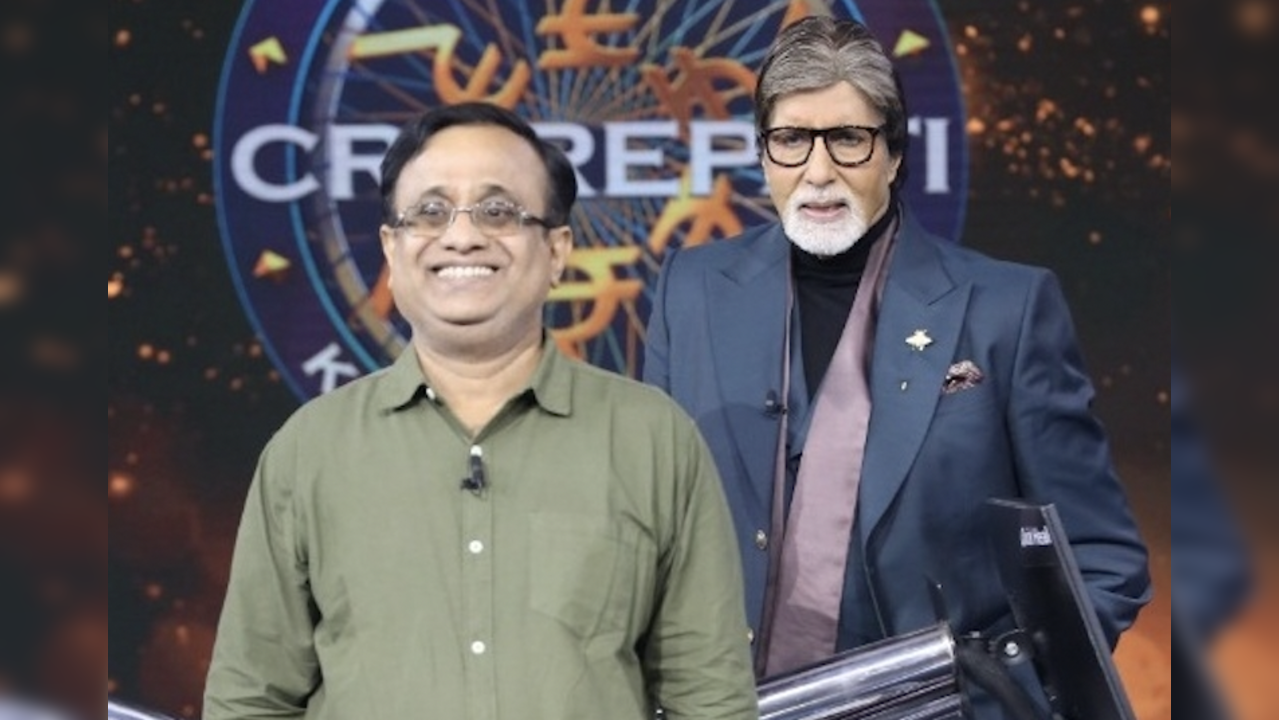 Big B with the contestant