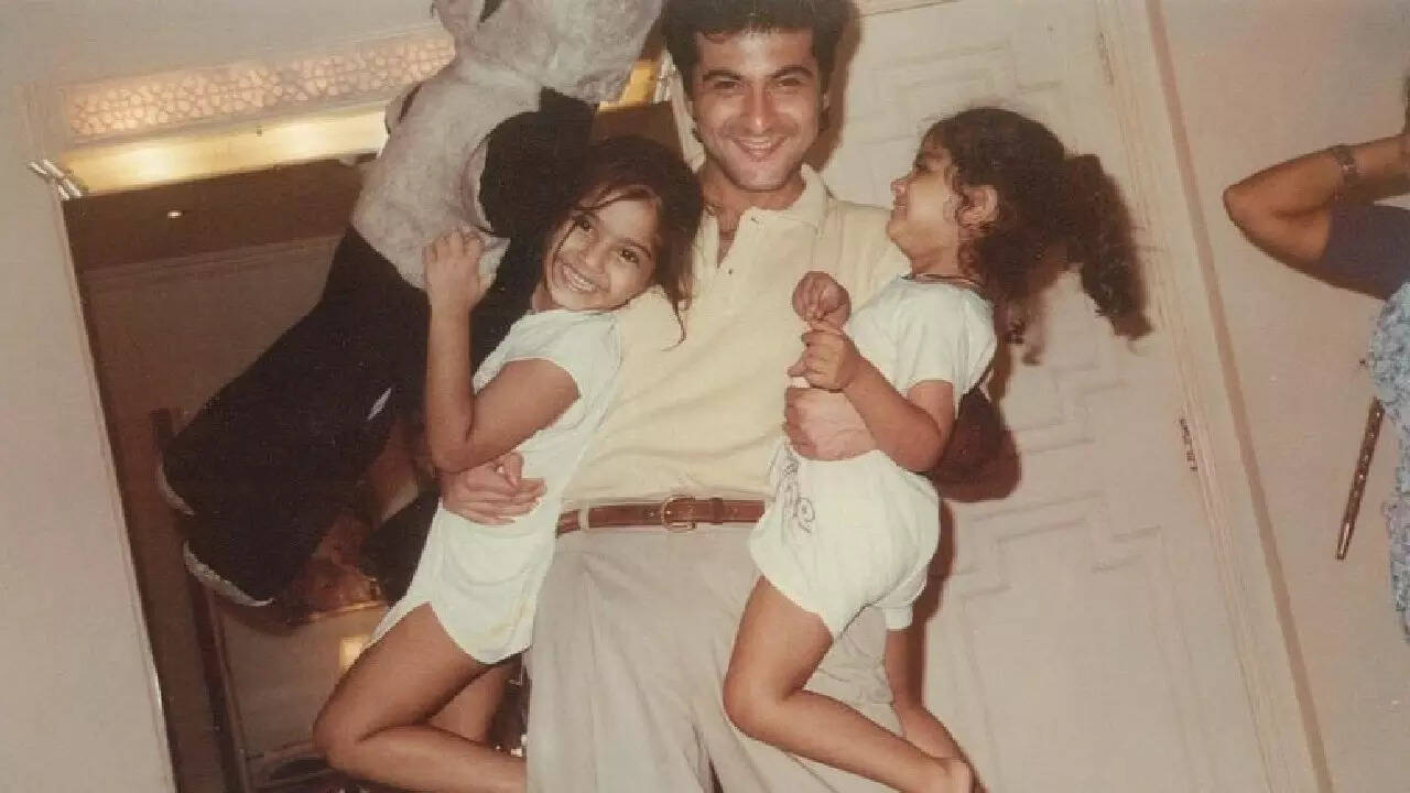 Sanjay Kapoor with little Sonam Kapoor