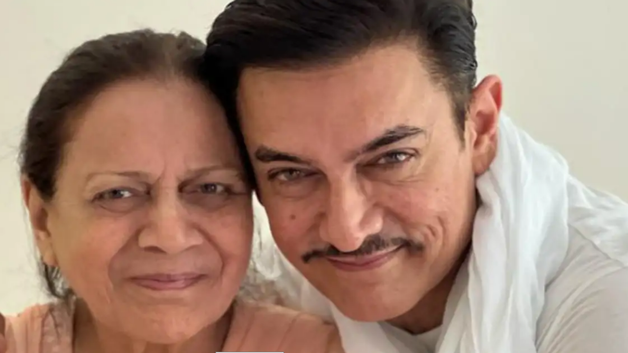 Aamir Khan with his mother