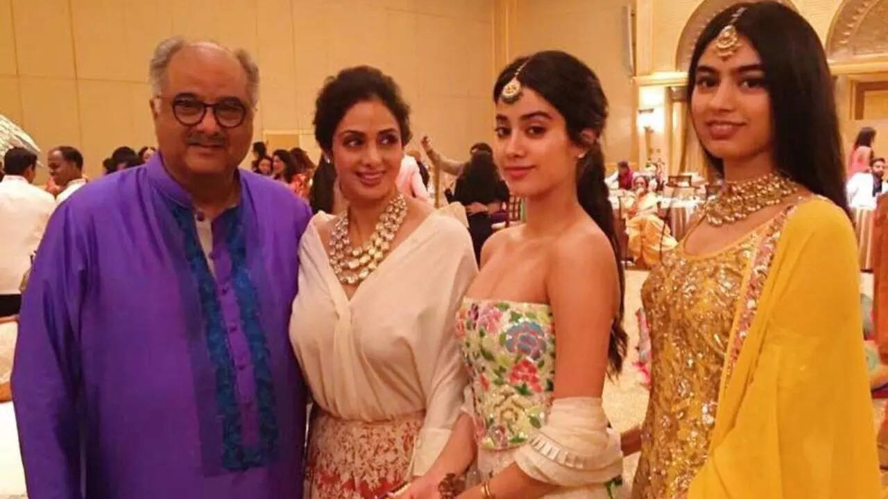 Watch Janhvi Kapoor, Boney Kapoor's viral video