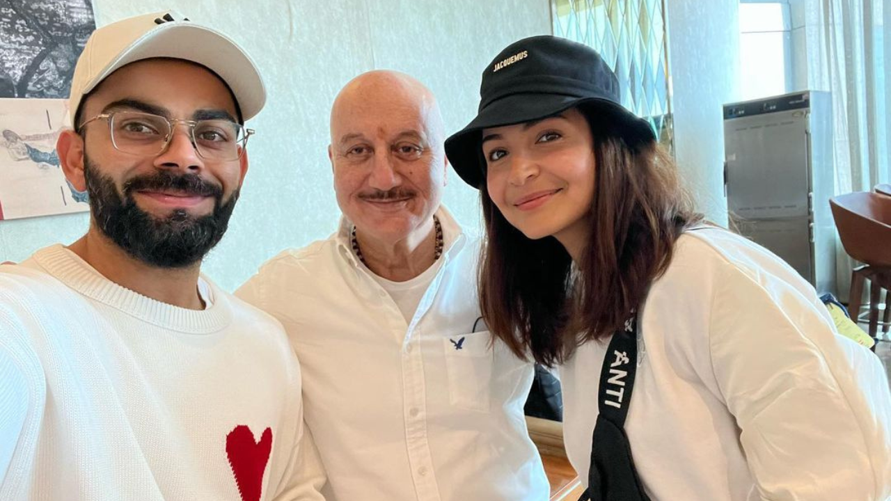 Anupam Kher meets Anushka Sharma, Virat Kohli at Mumbai airport