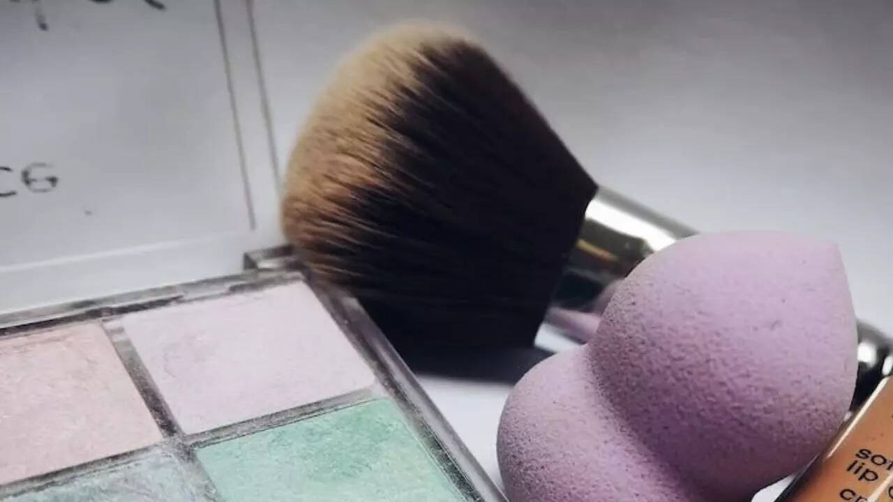 Make-up brush, Make-up sponge