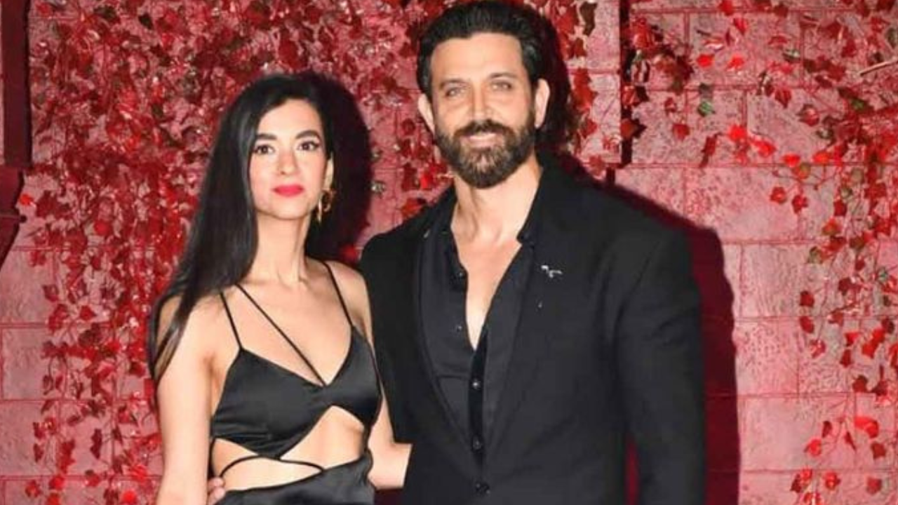 Hrithik Roshan drops a flirty comment on rumoured GF Saba Azad's hot pic and we are officially melting