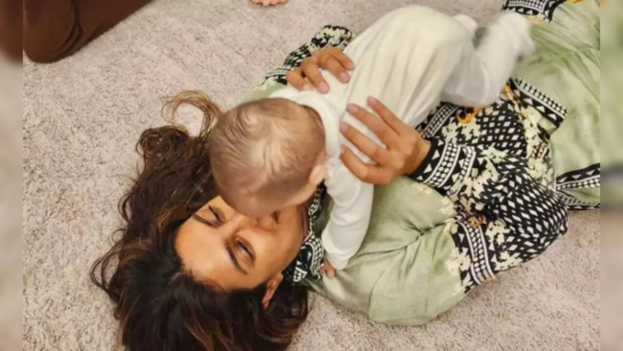 Priyanka shares yet another adorable photo of baby girl MM