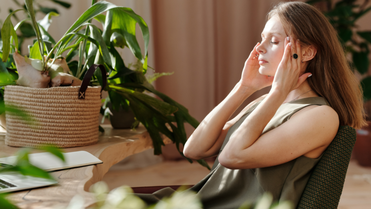 Relieve your migraine pain with these Ayurvedic home remedies. Pic Credit: Pexels