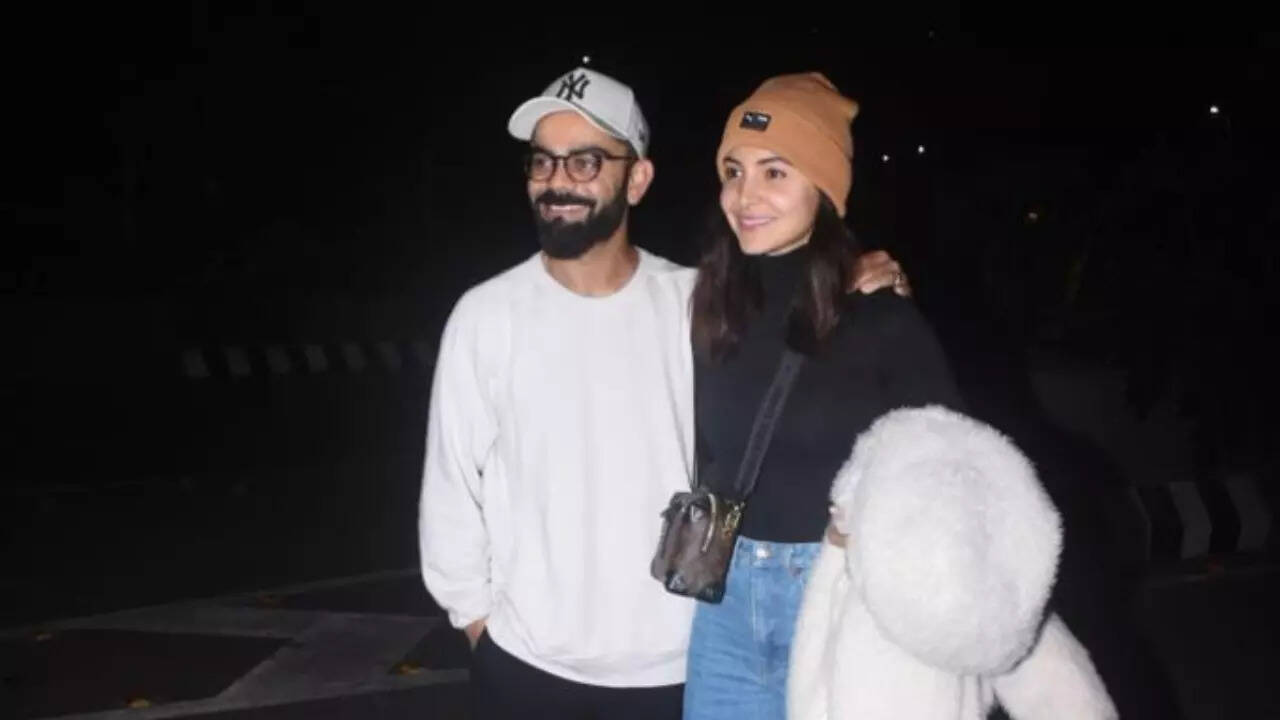 Anushka Sharma and Virat Kohli snapped at the airport