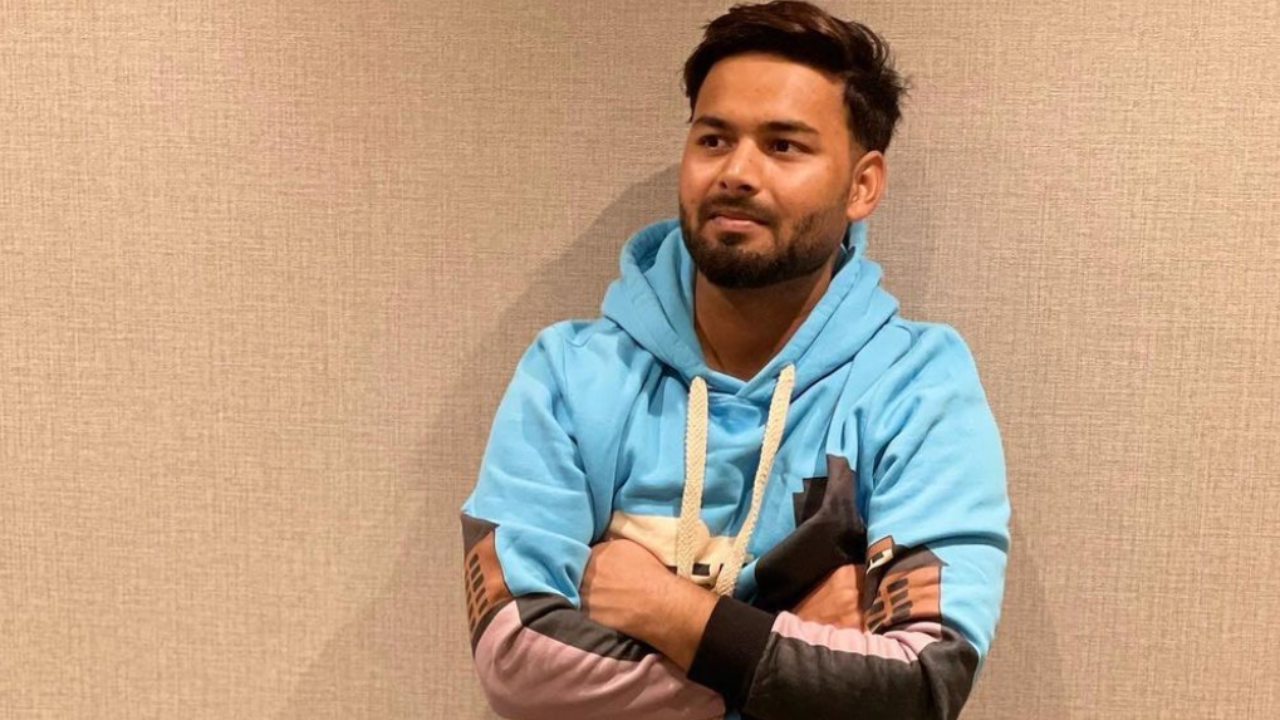 Anil Kapoor, Anupam Kher meet Rishabh Pant in Dehradun hospital post tragic car accident