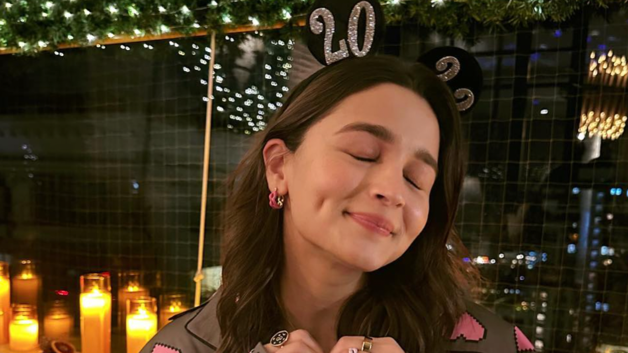 Alia Bhatt, Ranbir Kapoor's New Year was all about love, laughter and cosy moments with each other. See pics