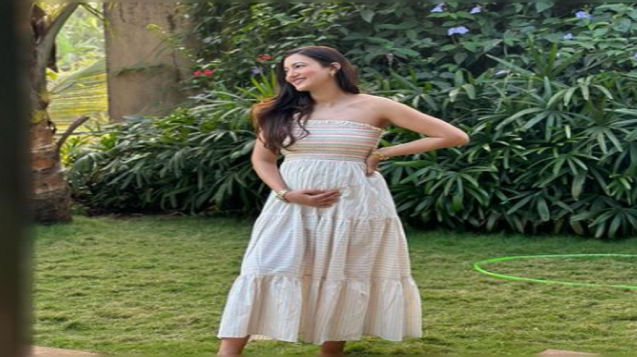 Gauahar Khan Pregnancy Photo