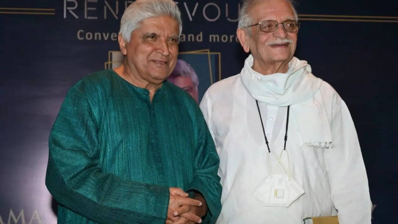 Javed Akhtar, Gulzar's video goes viral